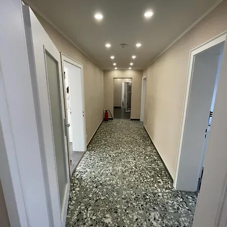 Einzelzimmer Im Monteurhaus Gemeinschaftsbad Und Kueche Men Only * Duisburg